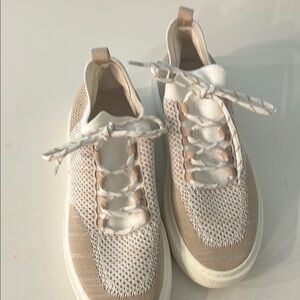 J/SLIDES Beige and White Knit Sneakers